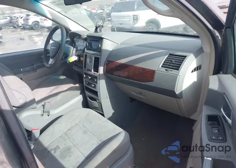 2010 Chrysler Town & Country New Lx from USA, damaged, VIN 2A4RR2D16AR387179